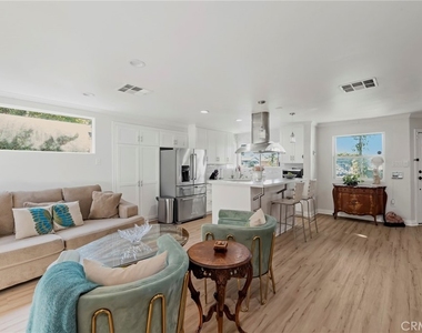 5231 Glasgow Way - Photo Thumbnail 3