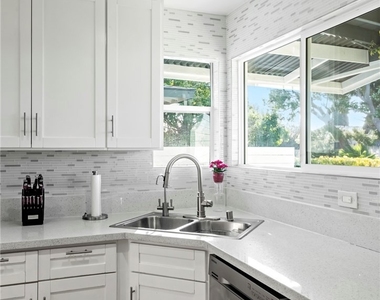 5231 Glasgow Way - Photo Thumbnail 7