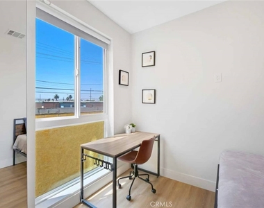 3105 W Normandie Avenue - Photo Thumbnail 12