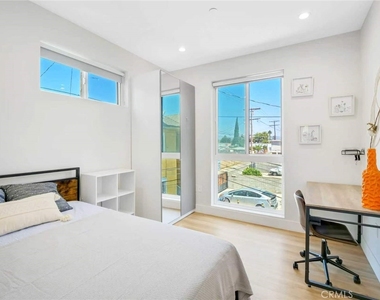 3105 W Normandie Avenue - Photo Thumbnail 14
