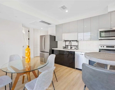 3105 W Normandie Avenue - Photo Thumbnail 5