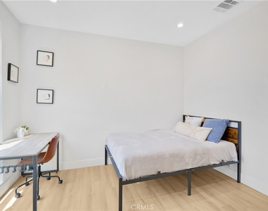 3105 W Normandie Avenue - Photo Thumbnail 2
