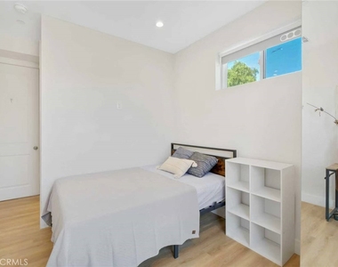3105 W Normandie Avenue - Photo Thumbnail 10