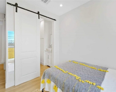 3105 W Normandie Avenue - Photo Thumbnail 13
