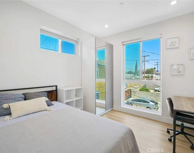 3105 W Normandie Avenue - Photo Thumbnail 11