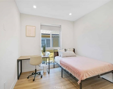 3105 W Normandie Avenue - Photo Thumbnail 15