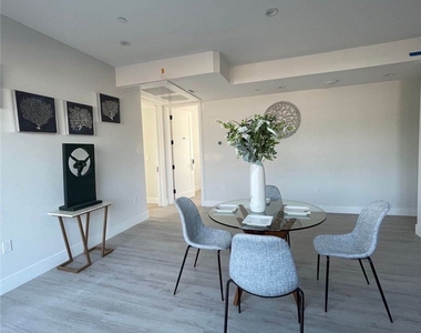 1410 W 37th Place - Photo Thumbnail 4