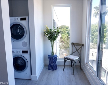 1410 W 37th Place - Photo Thumbnail 3