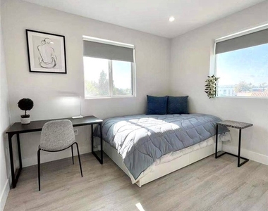1410 W 37th Place - Photo Thumbnail 2