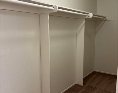 2412 Ramada Plaza - Photo Thumbnail 10