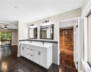 9 Madrona - Photo Thumbnail 4