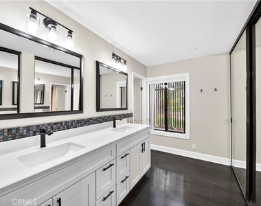 9 Madrona - Photo Thumbnail 2