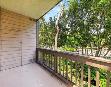 9 Madrona - Photo Thumbnail 23