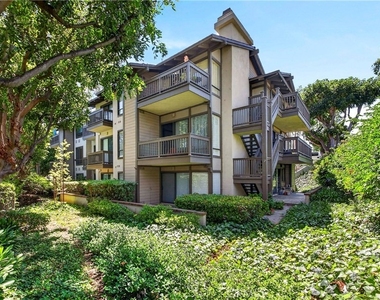 9 Madrona - Photo Thumbnail 31