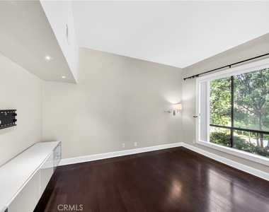 9 Madrona - Photo Thumbnail 14