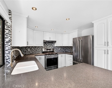 9 Madrona - Photo Thumbnail 11
