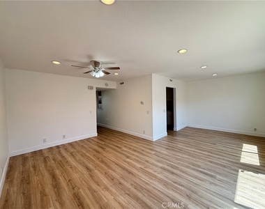 4646 Larwin Avenue - Photo Thumbnail 11