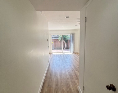 4646 Larwin Avenue - Photo Thumbnail 8