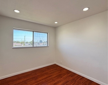 4646 Larwin Avenue - Photo Thumbnail 9