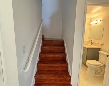 4646 Larwin Avenue - Photo Thumbnail 7