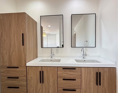 4646 Larwin Avenue - Photo Thumbnail 3