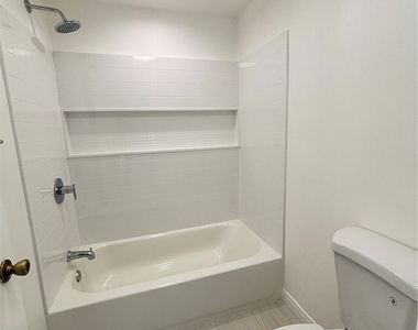 4646 Larwin Avenue - Photo Thumbnail 4