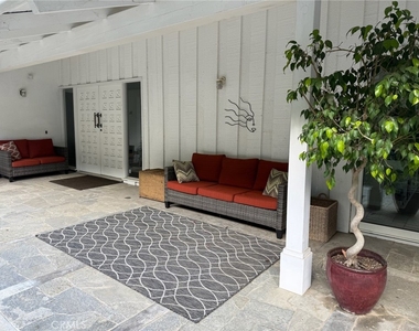 7 Southfield Drive - Photo Thumbnail 1
