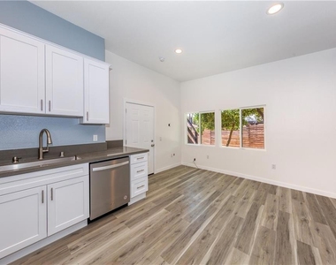 6854 N Figueroa Street - Photo Thumbnail 4