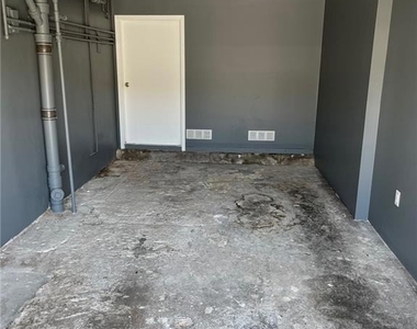 6854 N Figueroa Street - Photo Thumbnail 9