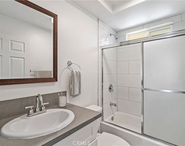 1822 S Orchard Avenue - Photo Thumbnail 9