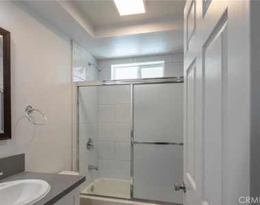 1822 S Orchard Avenue - Photo Thumbnail 5
