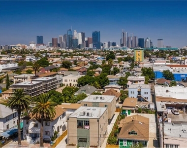 1822 S Orchard Avenue - Photo Thumbnail 13