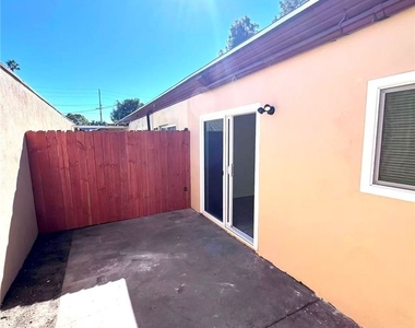 4109 W 5th - Photo Thumbnail 2