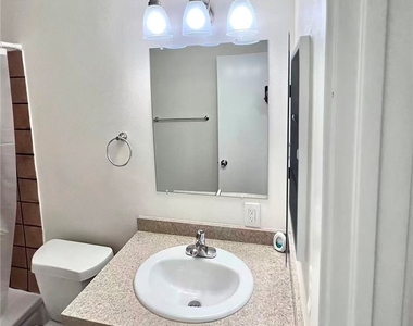 4109 W 5th - Photo Thumbnail 8