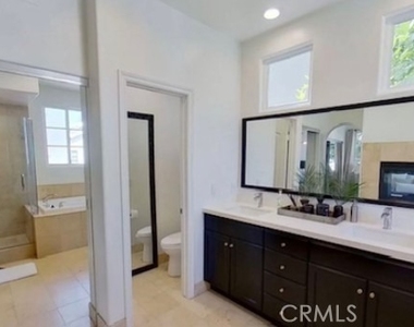 445 Begonia Avenue - Photo Thumbnail 11