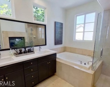 445 Begonia Avenue - Photo Thumbnail 10