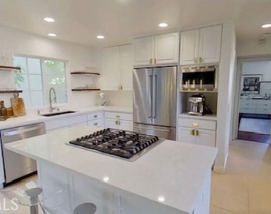 445 Begonia Avenue - Photo Thumbnail 5