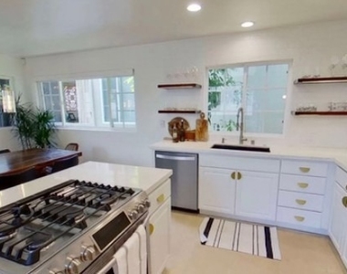 445 Begonia Avenue - Photo Thumbnail 4