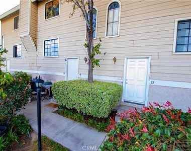 8338 Woodley Place - Photo Thumbnail 16