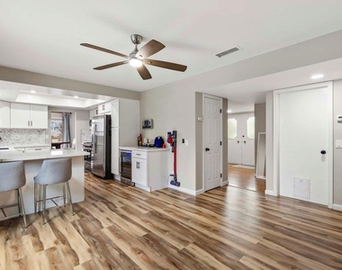 1870 Jeffrey Avenue - Photo Thumbnail 14