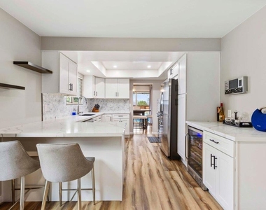 1870 Jeffrey Avenue - Photo Thumbnail 7