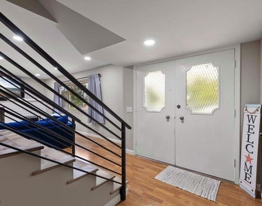 1870 Jeffrey Avenue - Photo Thumbnail 2