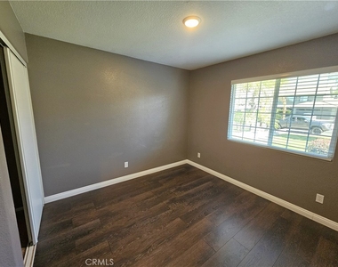 525 Cedar View - Photo Thumbnail 10
