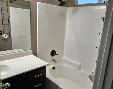 525 Cedar View - Photo Thumbnail 13