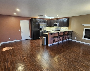 525 Cedar View - Photo Thumbnail 4
