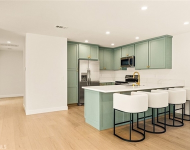 11920 Laurel - Photo Thumbnail 2
