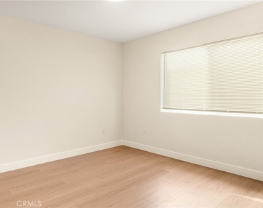 11920 Laurel - Photo Thumbnail 15