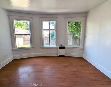 780 E 9th Street - Photo Thumbnail 3