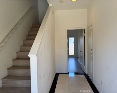 1927 Strathmore Avenue - Photo Thumbnail 2