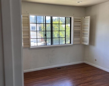 212 Mountaire Cir - Photo Thumbnail 4